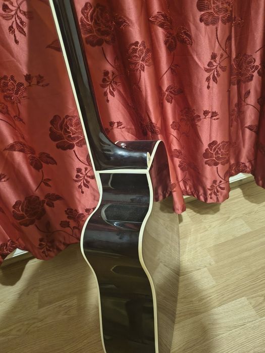 Vând chitară acustică