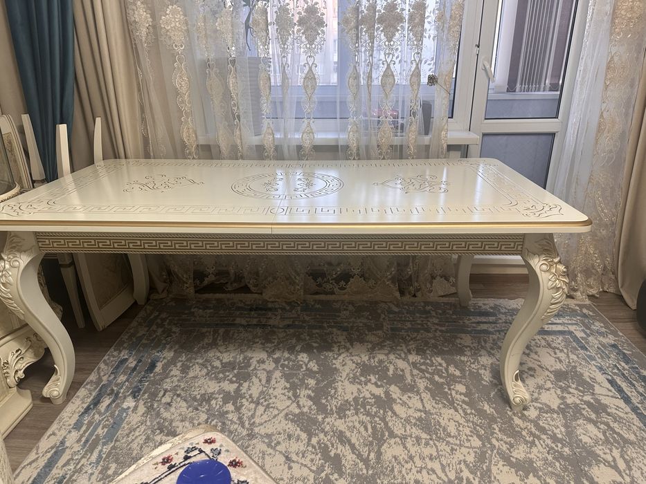 Стол доя гостиной