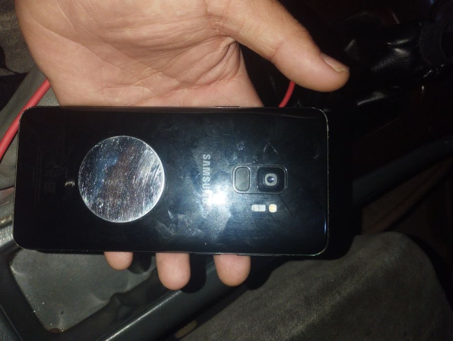 Телефон Самсунг с9