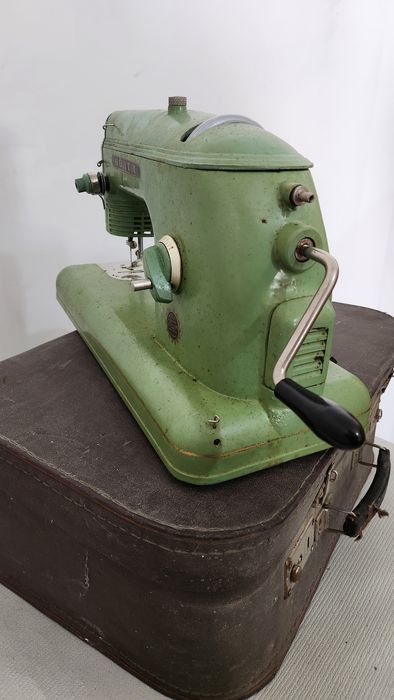 Шевна машина Волга ретро антика