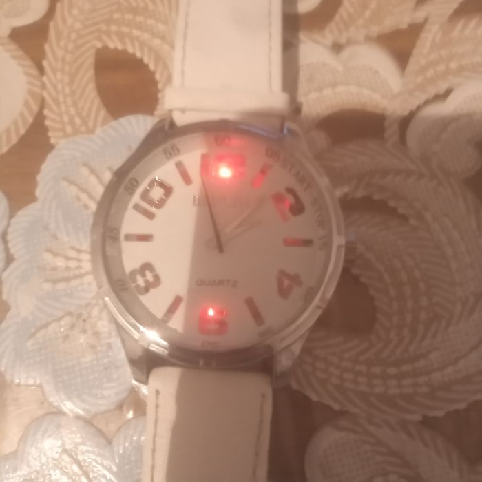 Продам женские часы и сумочку