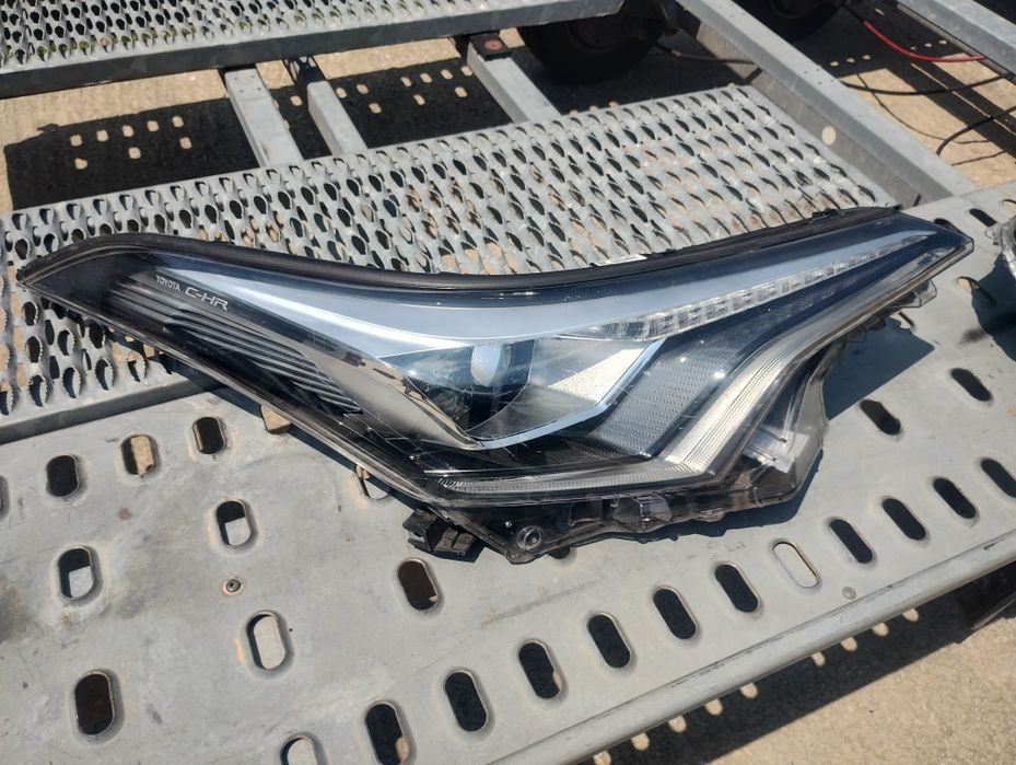 Toyota CH-R фар 2017-2019