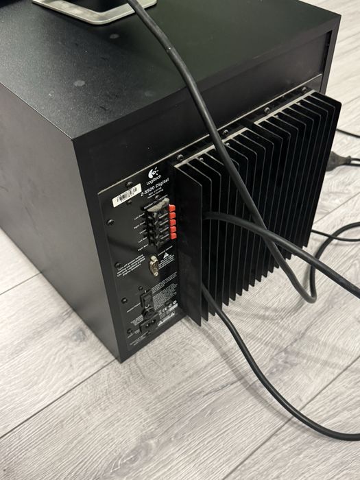 Sistem logitech z5500 5.1 cu hub defect!!