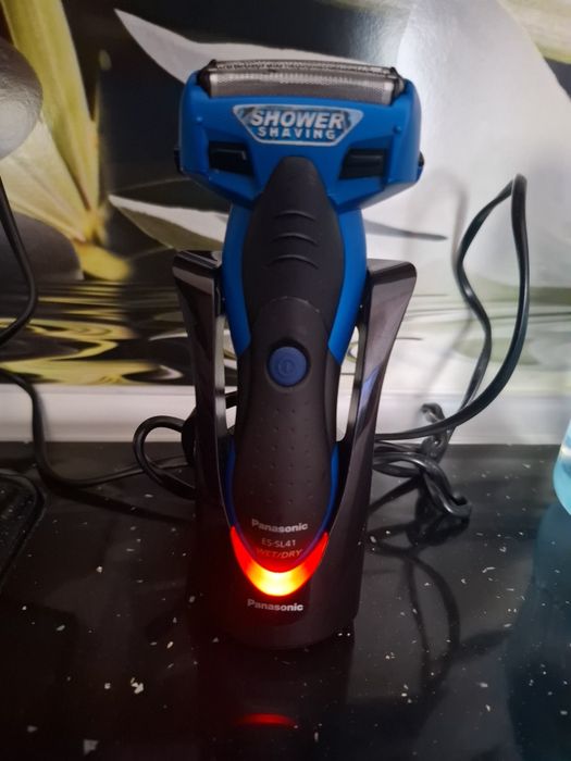 Продавам самобръсначка Панасоник.