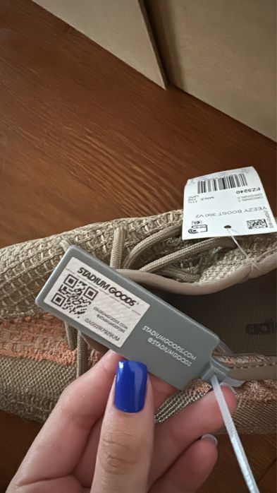 Adidasi Yeezy Boost 360 V2