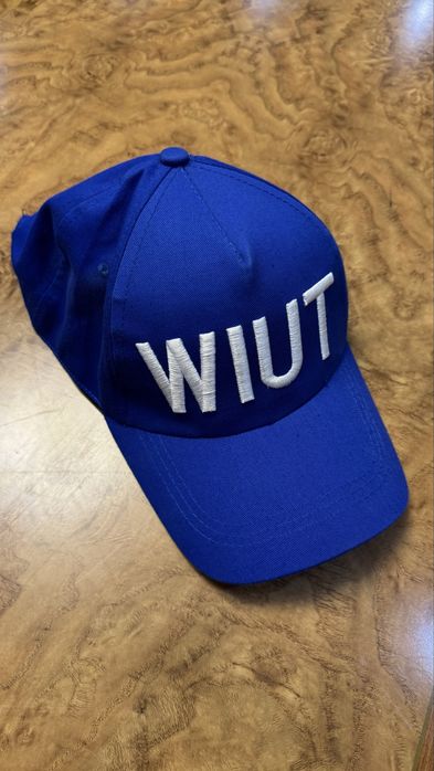 бесплатная доставка. кепка синяя wiut