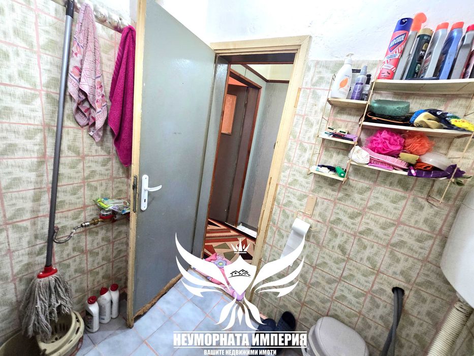 Продавам тристаен 68кв.м. на 4ти етаж с метален гараж в гр.Асеновград, квартал Изток