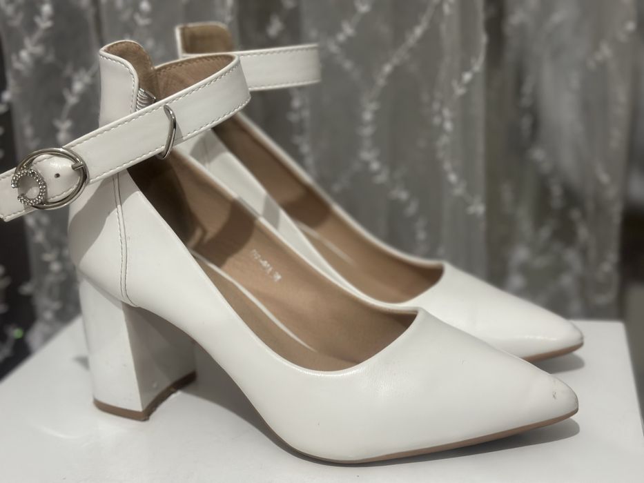 Женские туфли 38 размер, белые