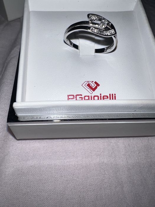 Дамски сребърен пръстен с истински кристал