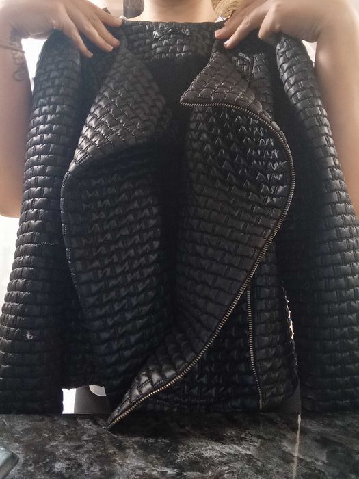 Яке на Мегз. Запазено като ново .