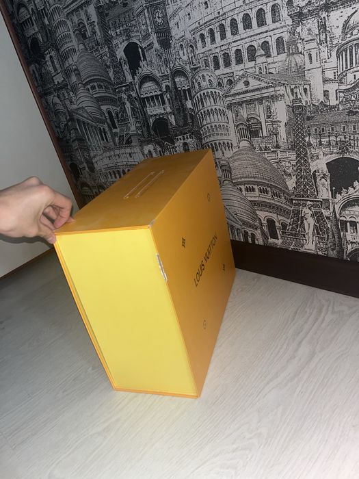Продам коробку LV