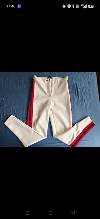 Pantaloni tip colanti