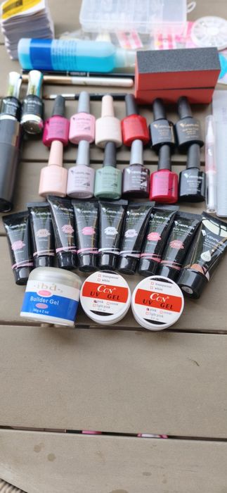 Kit manichiură, produse venalisa, polygeluri, oje semipermanente, pensule, accesorii