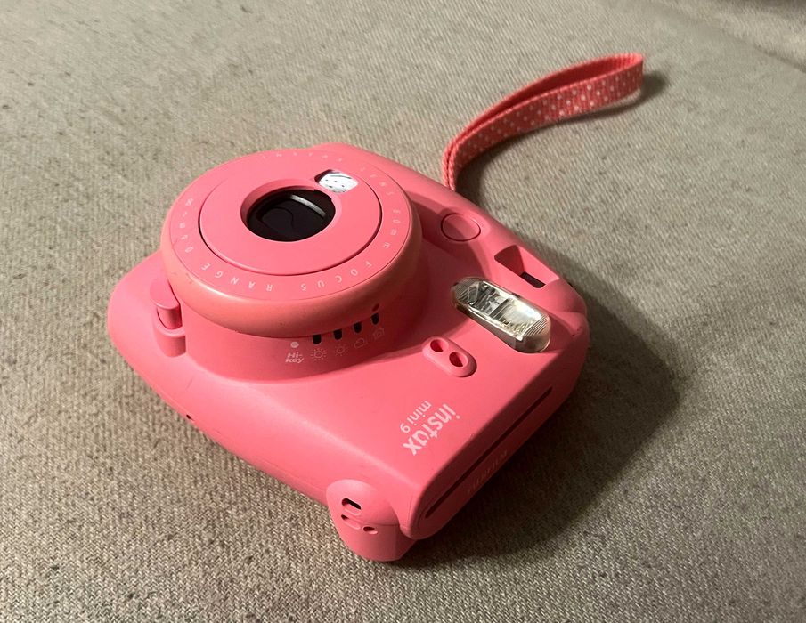 Aparat foto instant Fujifilm Instax Mini 9 roz stare foarte buna