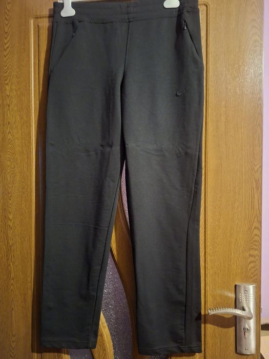 Vând Pantaloni de Trening Damă Nike Mărimea M