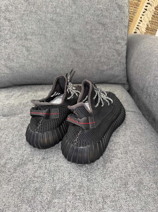 Yeezy 350 V2 Black-Static