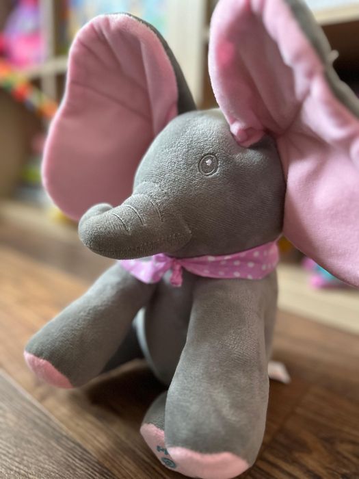Elefant cantator- misca din urechi