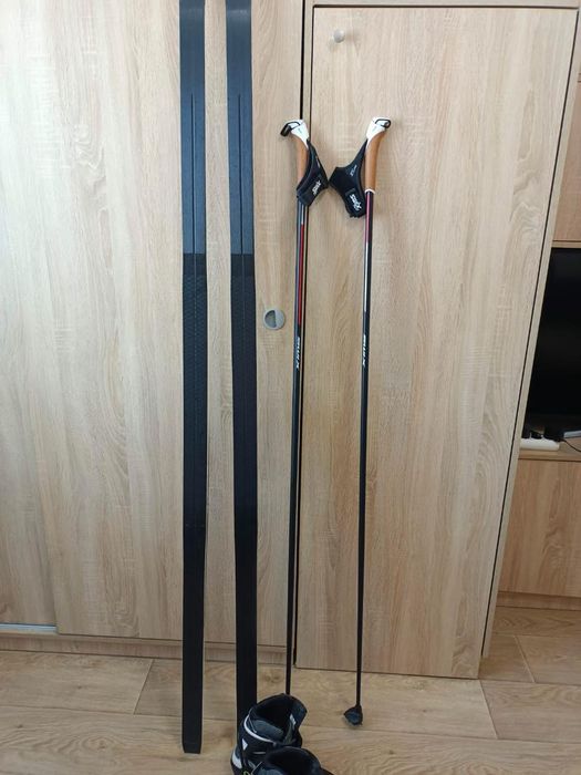 Продам лыжи 44 размер