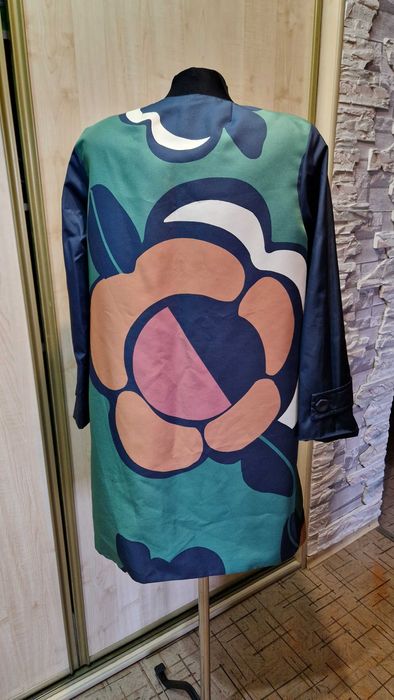 Продам яркий тренч на весну