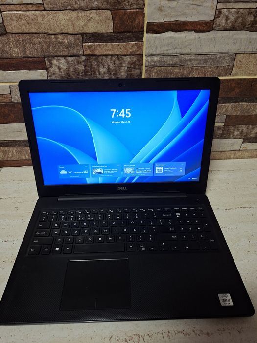 Laptop DELL, i7 10510u, 16 GB RAM, SSD M2 250 GB, GPU Radeon 610