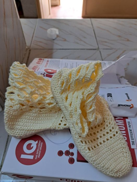 Ghetuțe crosetate manua,realizate pe comanda,din fir de bumbac .