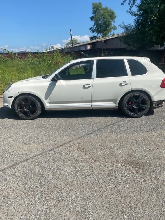 Продавам porsche cayenne