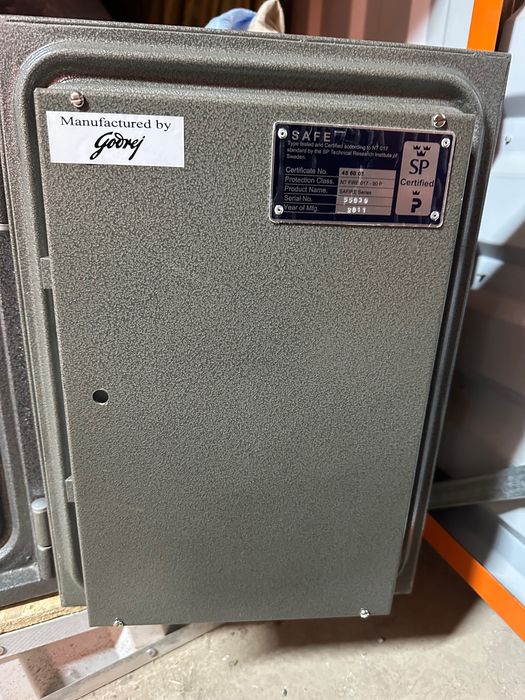 Металлический сейф