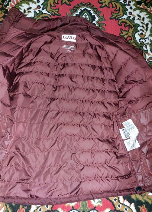 Продам куртку фирмы Levi's отличного качества для парней и девушек.