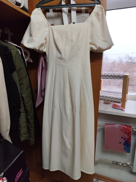 Бежевое платье S