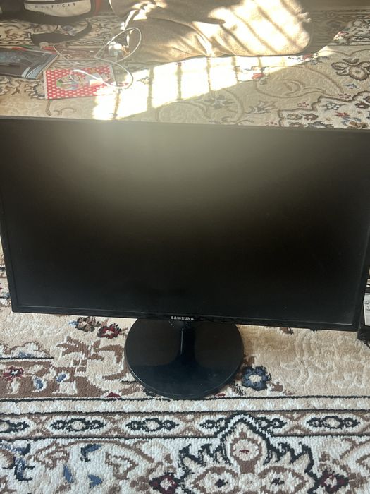 Монитор Samsung для компьютера