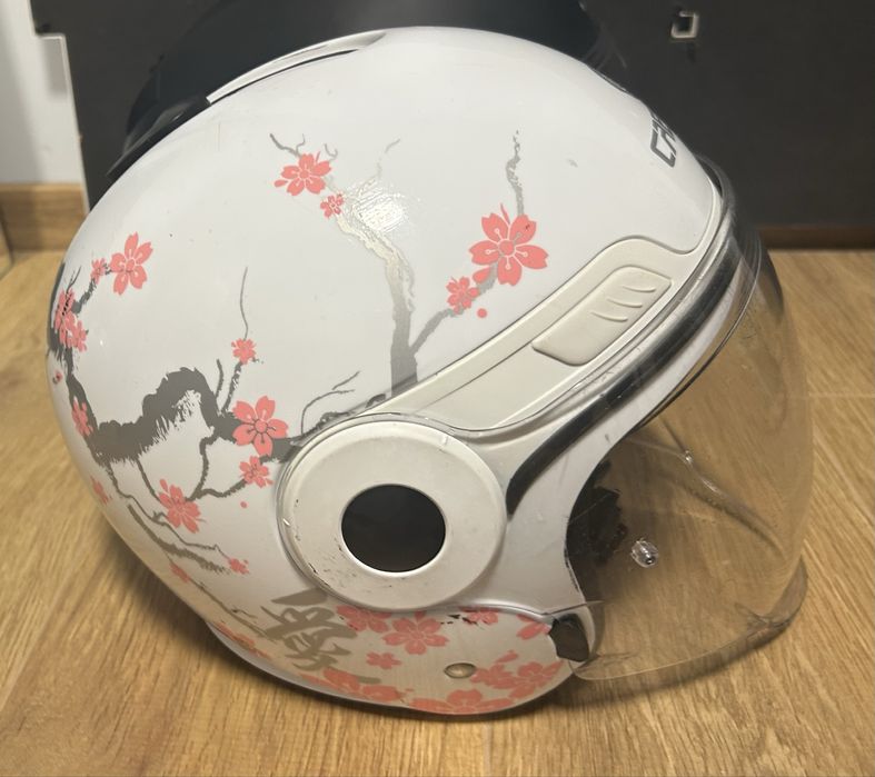 Casca  CABERG (ochelari de soare integrati)