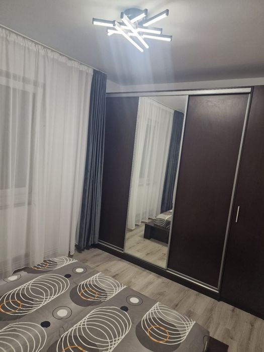 Închiriez apartament cu 3 camere