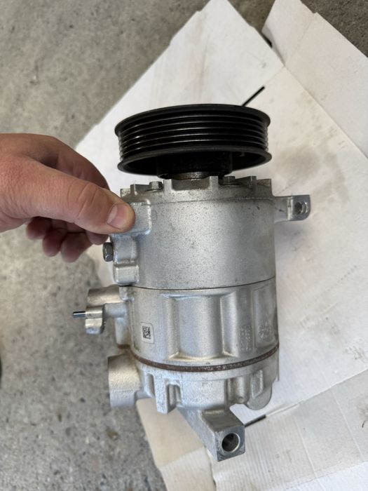Compresor ac NOU marca valeo pt 2.0 cffb passat b7 jetta skoda golf6