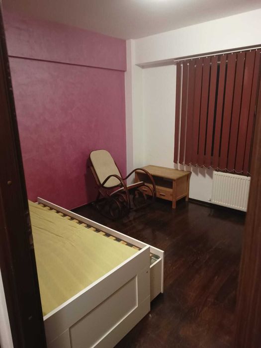 Inchiriez apartament 3 camere in bloc Ucatana, strada Narciselor 33
