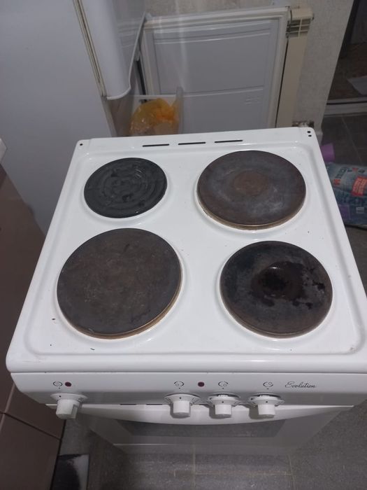 Продам электрическию плиту