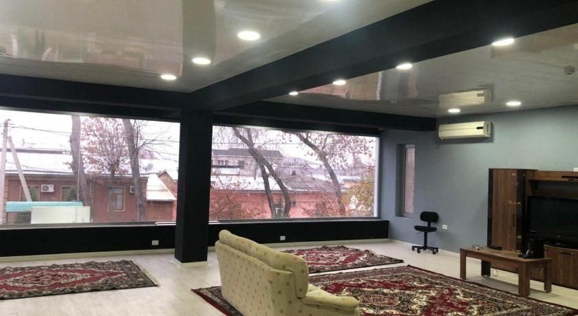 Продаётся Бизнес Центр 880 квм,   4 уровня на Юнусабаде (Экспо Центр)