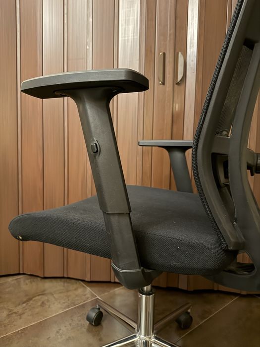 Ергономичен офис стол