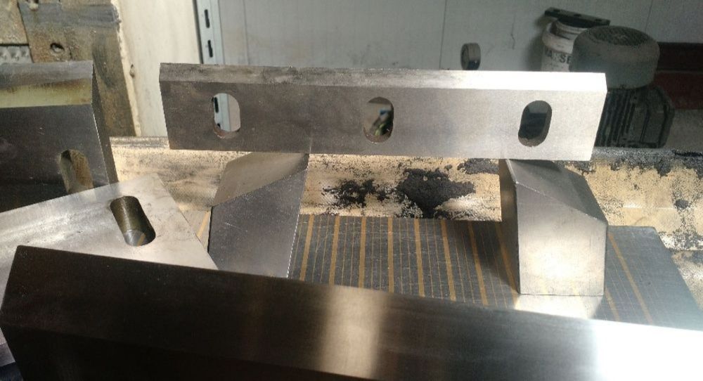 Изработка и заточване на ножове за мелници, шредери и дробилки