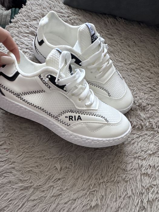 Кроссовки новые 36 размер