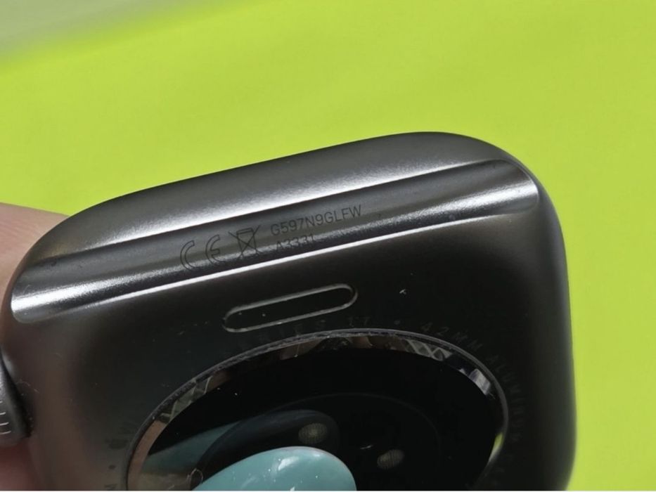 КАТО НОВ 42mm Apple watch 11 GPS Гаранция Yettel 3г. 2029 Space Gray / Black