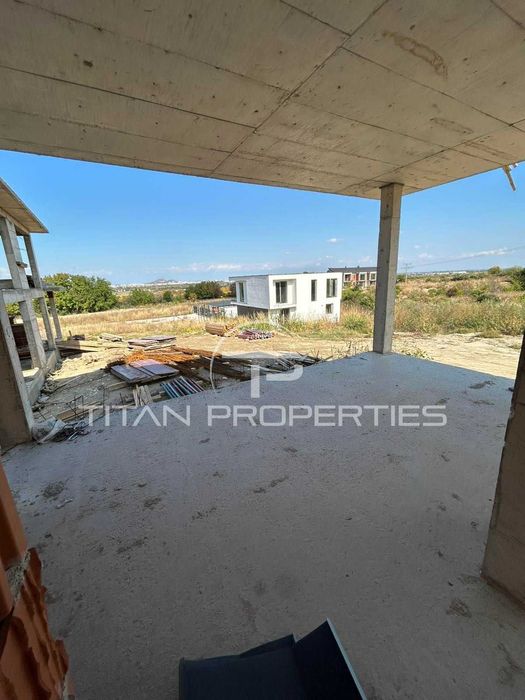 Двуетажна къща в Марково