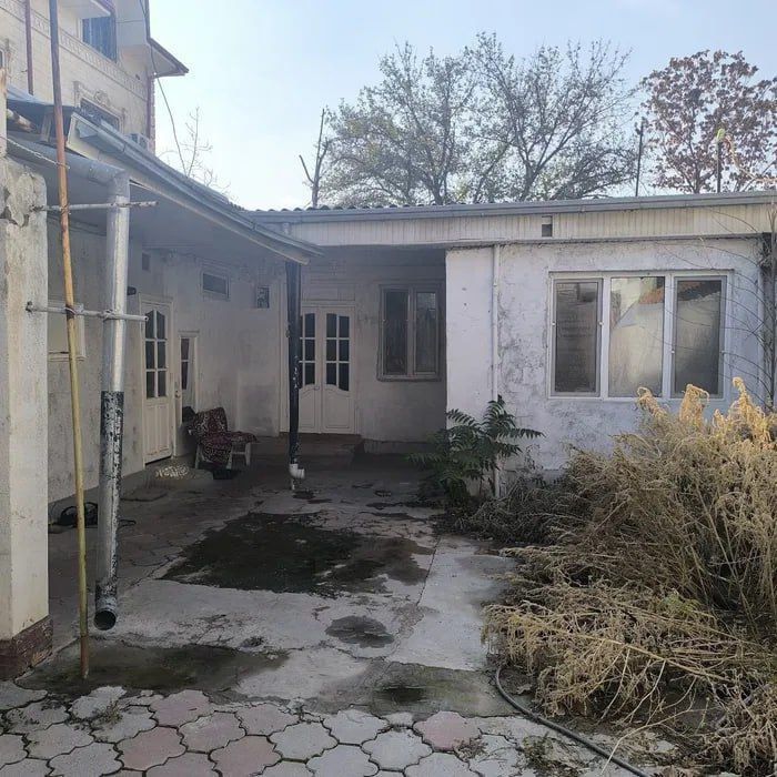 Продаётся участок 2,5 соток 10×25 метров под застройку в центре города