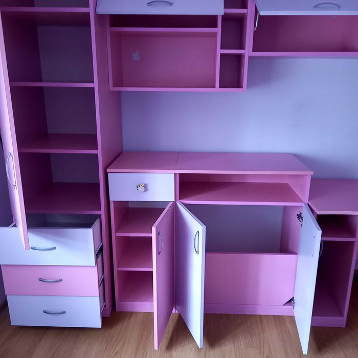 Продавам детско обзавеждане за момиче.