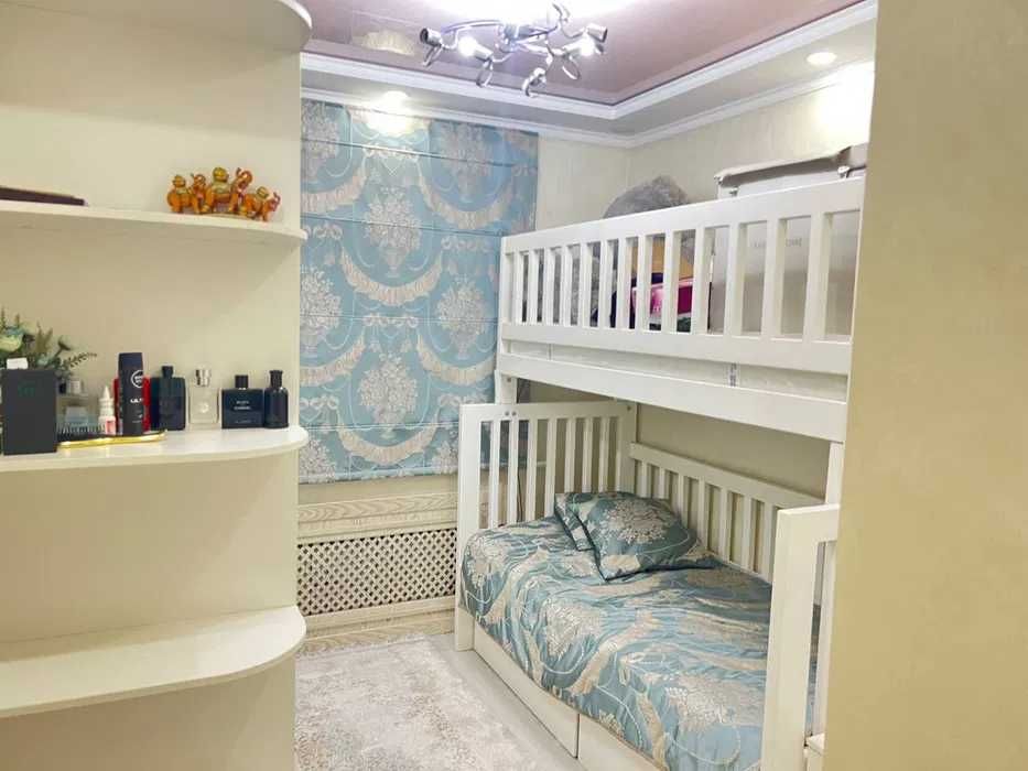 Продаётся 4/4/4 (переделанная в 3-х) на м.Ойбек, ул. Саид Барака