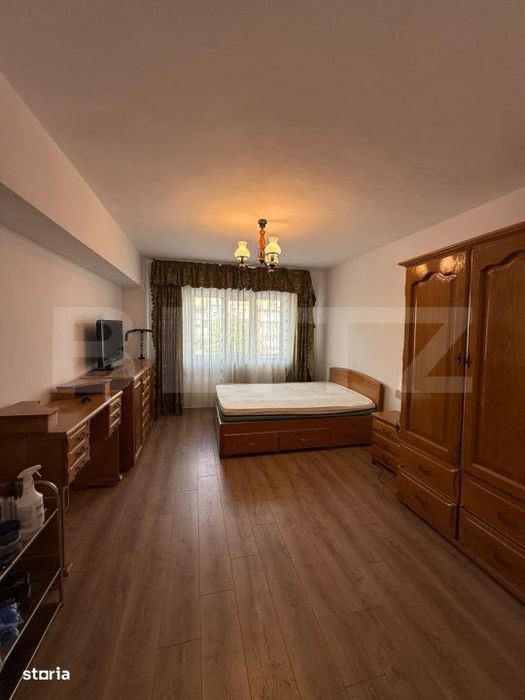 Apartament 3 camere, Decomandat, Zona Mall, Etajul 2
