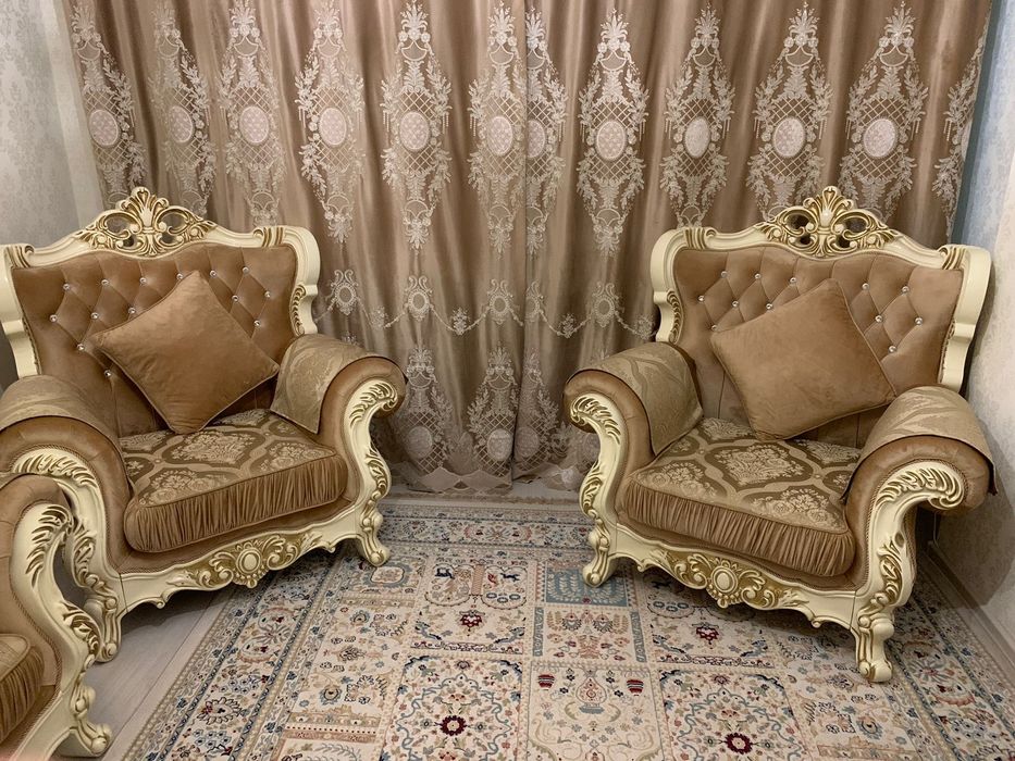 Диван гостивой..