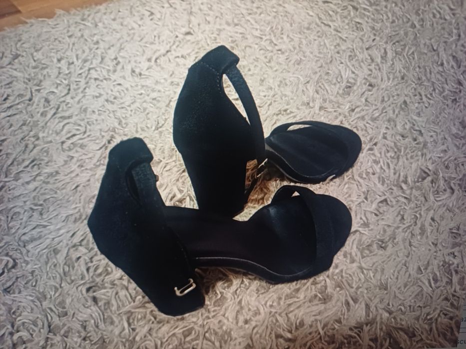 Sandale noi nepurtate