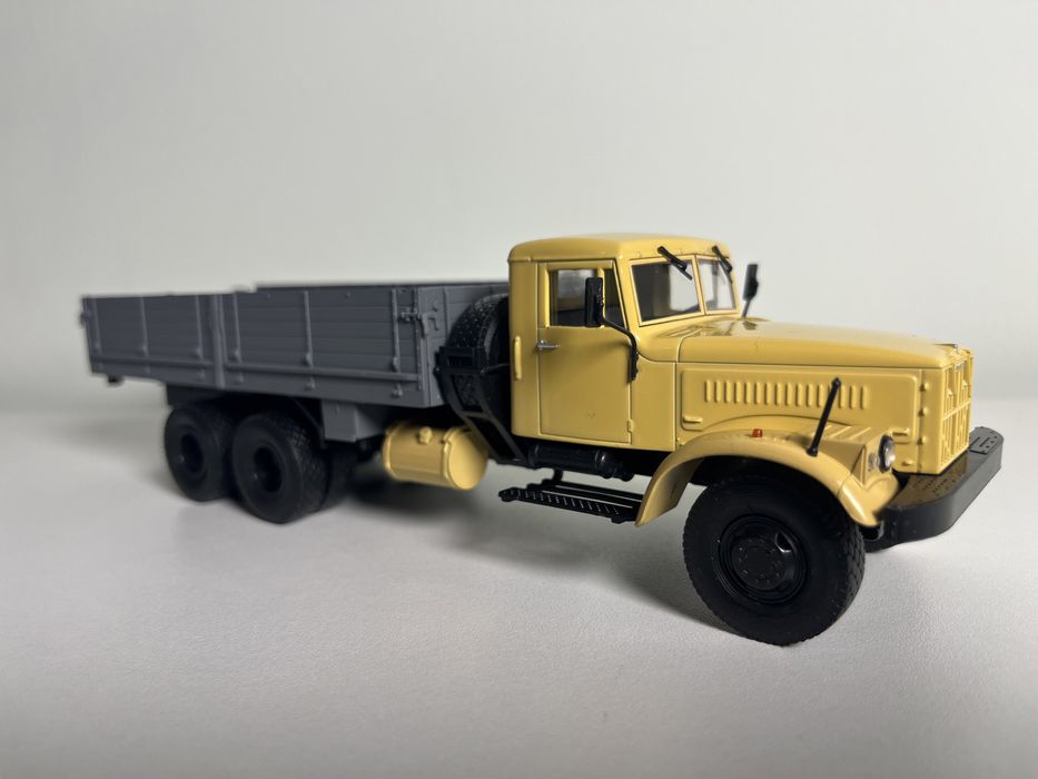 Продам 1:43 грузовики автобусы