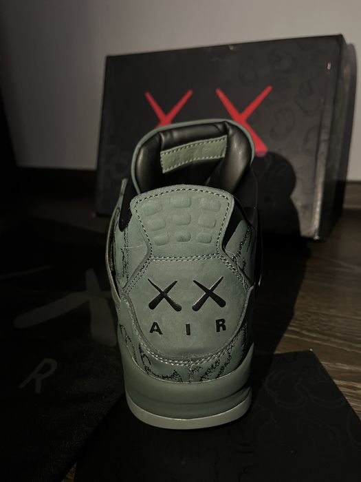 Jordan 4 Retro Kaws