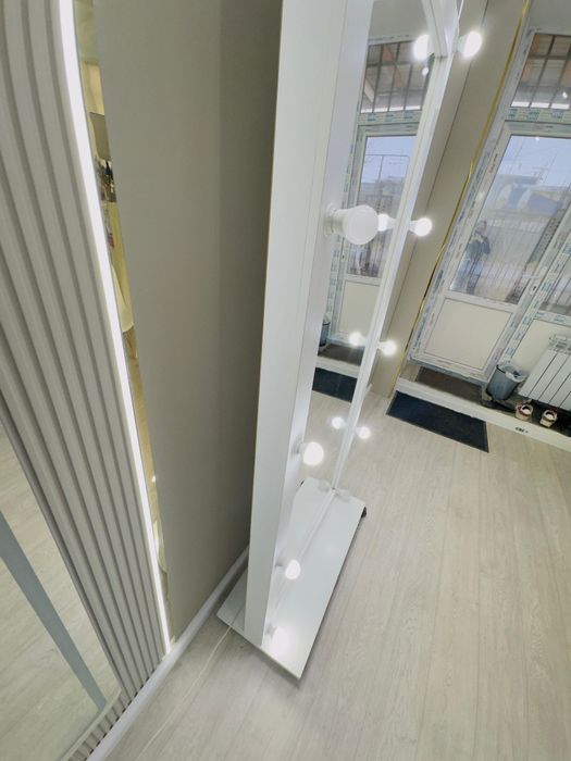 Продам зеркало с подсветкой